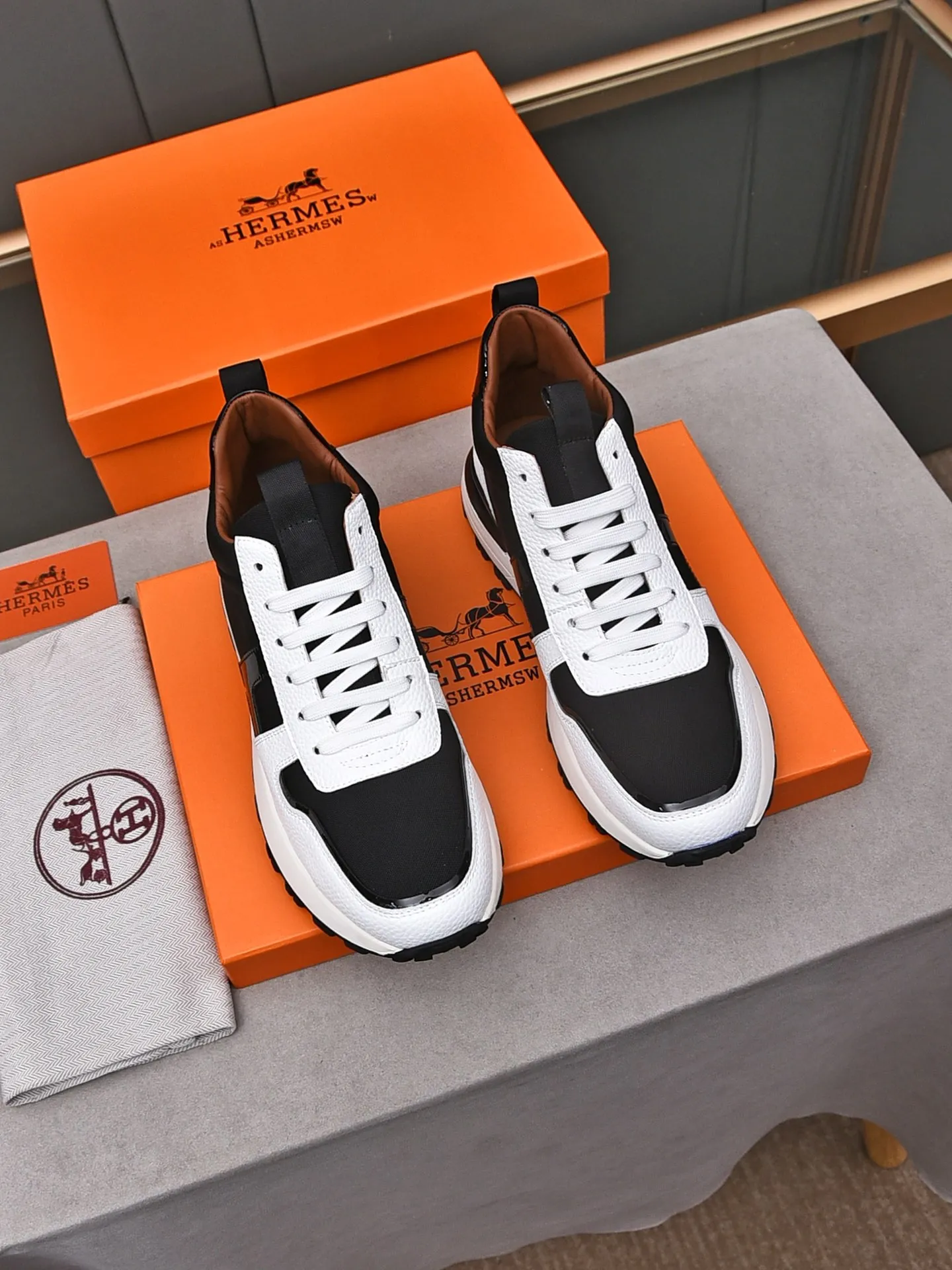 📛📛📛PPP480 (Hermes high-top)🆕Men's color-blocked sneakers, decorated with textured calfskin details. Spliced ​​with original cowhide, this shoe draws inspiration from the equestrian world, integrating technical details and practical functions. Breathable sheep lining, rubber wear-resistant outsole, high-end quality, every detail is perfectly combined! Size: 38-44 (45 can be customized)